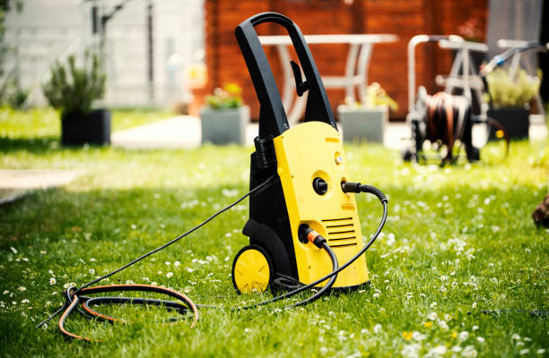 Best Pool Deck Cleaning  in Islandia, NY